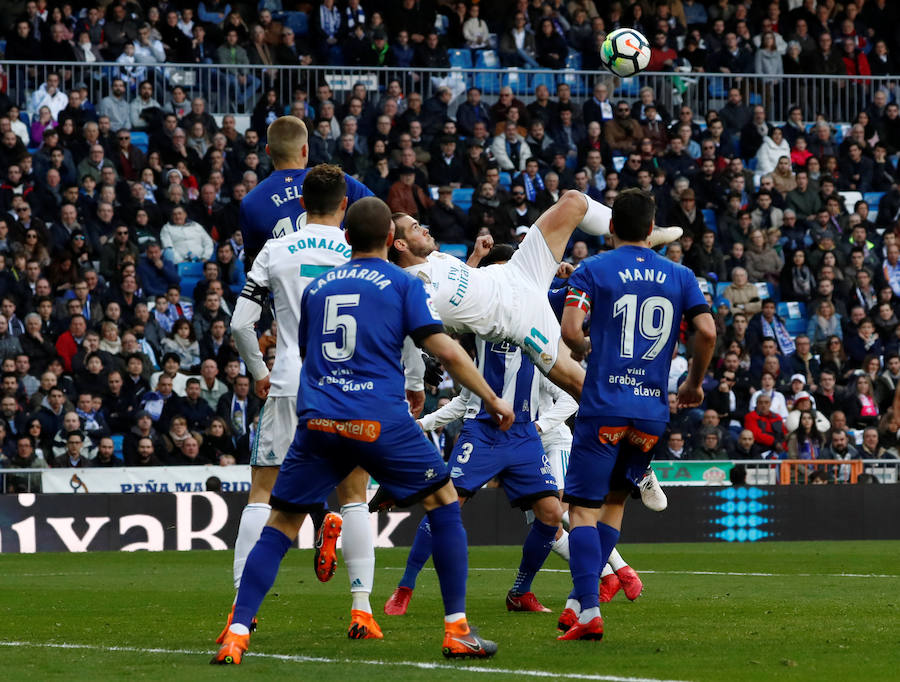 El conjunto de Zinedine Zidane logró su cuarta victoria consecutiva en Liga tras imponerse al cuadro babazorro con un doblete de Cristiano Ronaldo y tantos de Bale y Benzema, este último de penalti. 