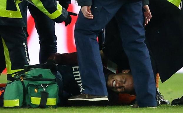 Neymar, tras caer lesionado. 