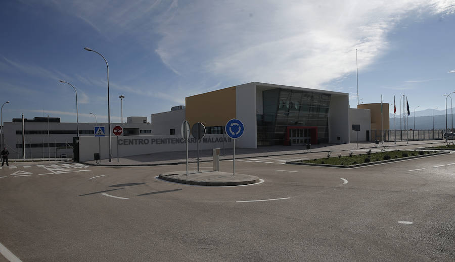 El centro penitenciario Málaga II, ubicado en Archidona, tiene 1.008 celdas en las que se pueden internar en torno a 2.000 reclusos. 