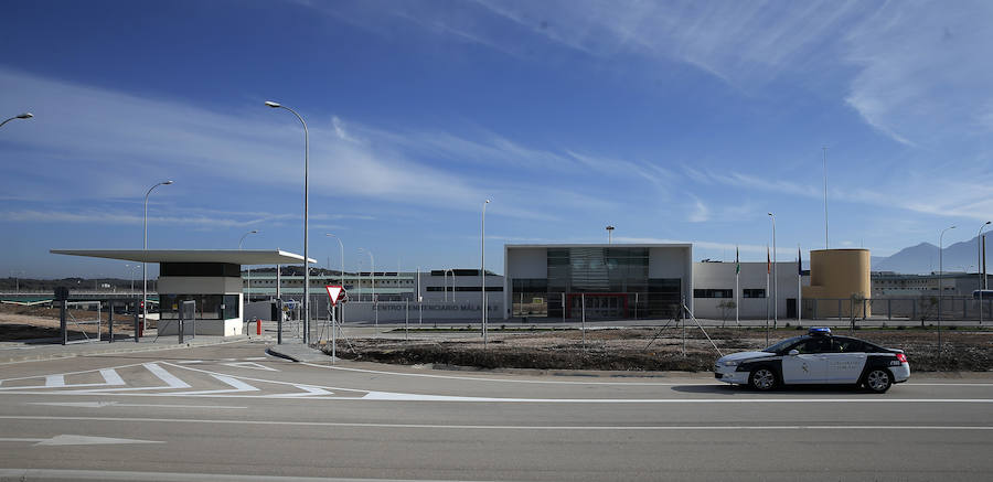 El centro penitenciario Málaga II, ubicado en Archidona, tiene 1.008 celdas en las que se pueden internar en torno a 2.000 reclusos. 