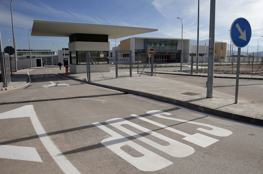 El centro penitenciario Málaga II, ubicado en Archidona, tiene 1.008 celdas en las que se pueden internar en torno a 2.000 reclusos. 