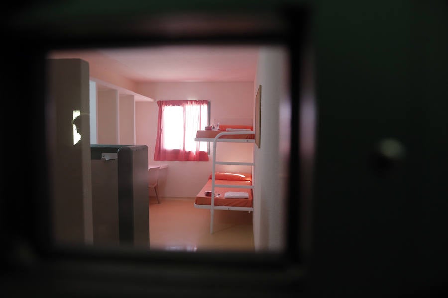 El centro penitenciario Málaga II, ubicado en Archidona, tiene 1.008 celdas en las que se pueden internar en torno a 2.000 reclusos. 