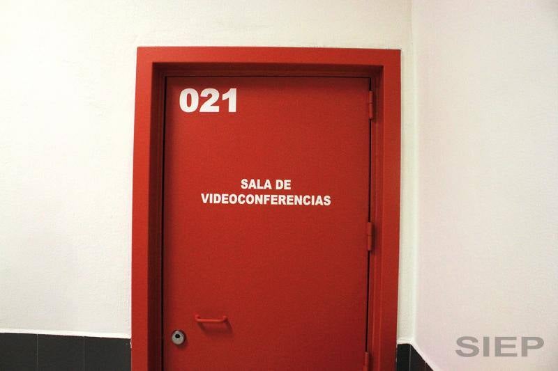 El centro penitenciario Málaga II, ubicado en Archidona, tiene 1.008 celdas en las que se pueden internar en torno a 2.000 reclusos. 