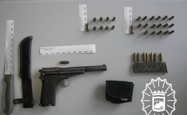 Algunas de las armas intervenidas por la Policía Local en Málaga en 2017.
