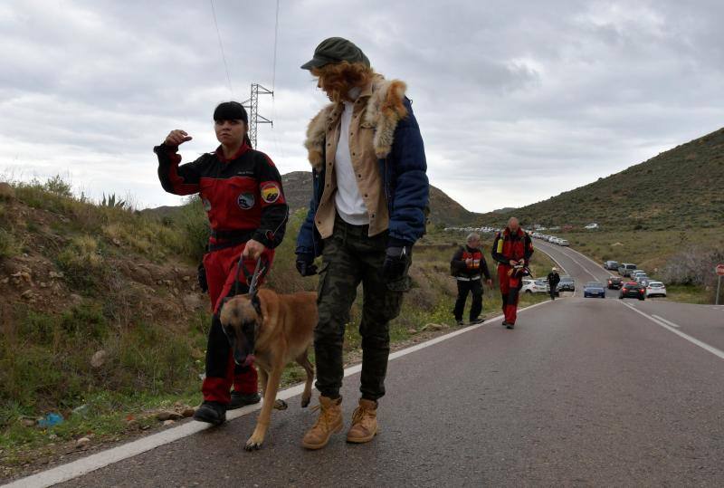 Dispositivo de búsqueda del niño desaparecido ayer en la barriada de Las Hortichuelas en Nijar (Almeria) en el que han participado Guardia Civil, Protección Civil y decenas de ciudadanos