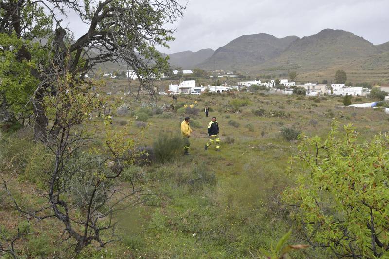 Dispositivo de búsqueda del niño desaparecido ayer en la barriada de Las Hortichuelas en Nijar (Almeria) en el que han participado Guardia Civil, Protección Civil y decenas de ciudadanos