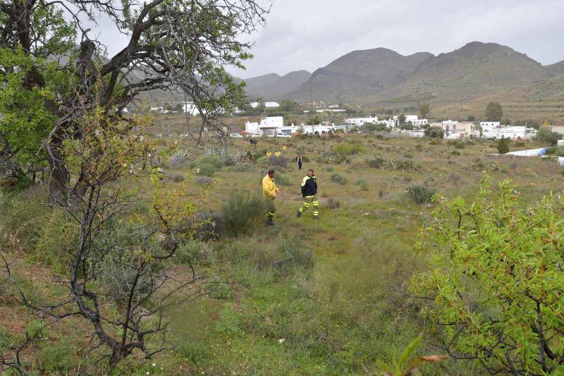 Dispositivo de búsqueda del niño desaparecido ayer en la barriada de Las Hortichuelas en Nijar (Almeria) en el que han participado Guardia Civil, Protección Civil y decenas de ciudadanos