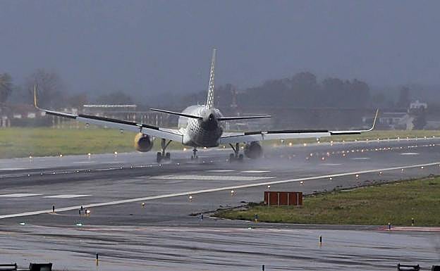 Aterrizajes de infarto en el aeropuerto de Málaga por el temporal de lluvia y viento