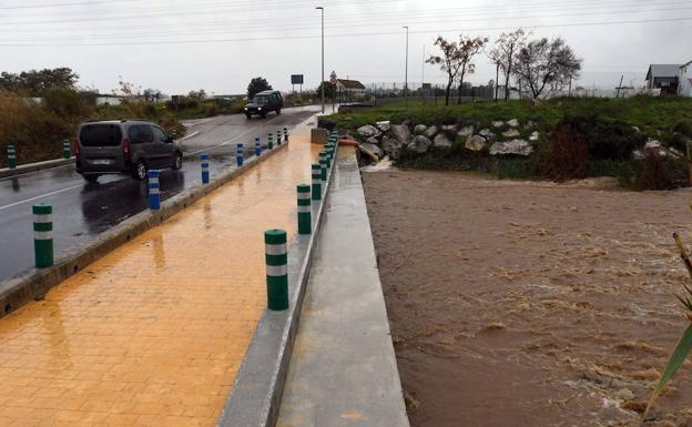 Uno de los pasos sobre el Guadaiza, es mañana, antes del cierre. 