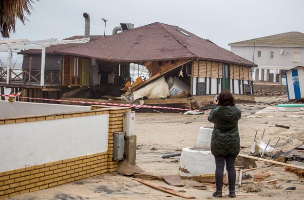 La playa de La Antilla, en Lepe, es una de las más afectadas por el temporal. :: e. p.