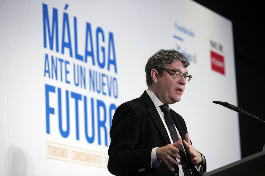 «El precio de la electricidad bajará entre el 5 y el 10 por ciento a partir de 2020» ha anunciado el resposnable de Energía, Turismo y Agenda Digital en el encuentro organizado por SUR y patrocinado por la Fundación Cajasol