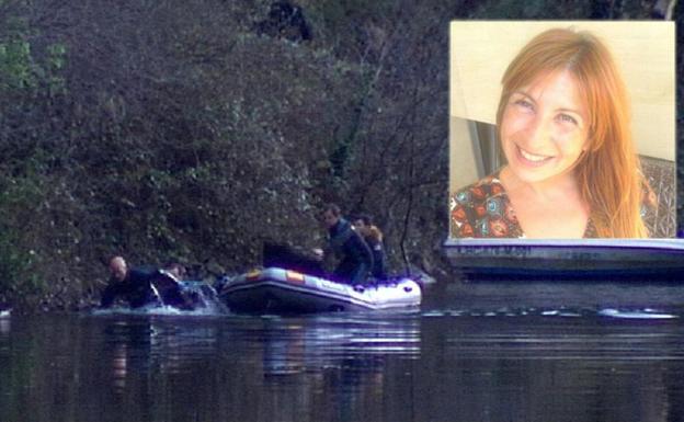 La Guardia Civil, en el embalse de Arbón, durante el rescate del cadáver de la gjionesa Paz Fernández, en el recuadro a la derecha. / 