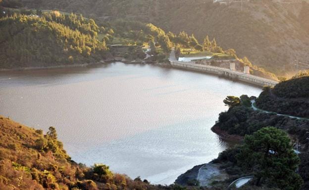 Las últimas lluvias han dejado 70 hectómetros cúbicos más de agua en los pantanos de Málaga