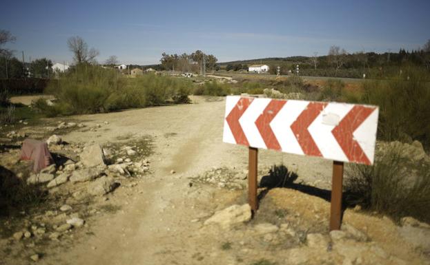 Las obras de la variante de Arriate, que se prevé finalizar, están paralizadas desde 2010.