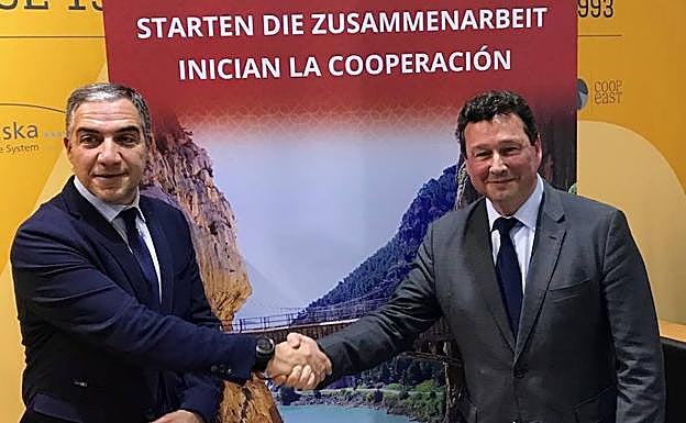 Elías Bendodo y Manuel Molina.