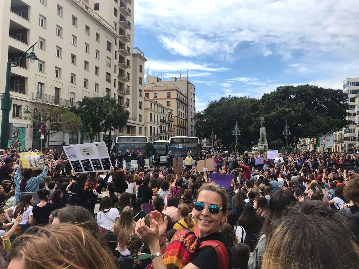 Mujerere concentradas en la Plaza de la Marina, donde se ha producido una sentada. 