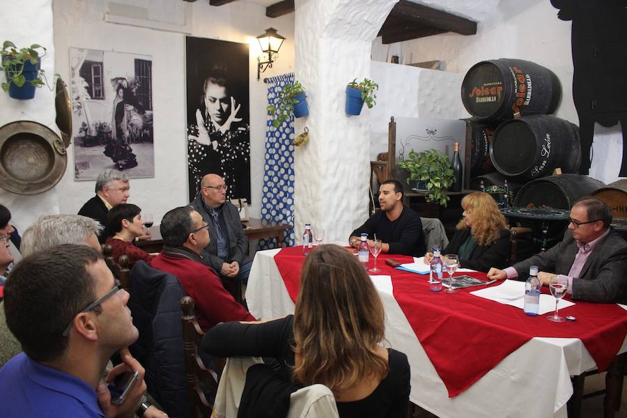 La TabernaEl Mentidero acoge su tradicional cita con la poesía, conducida porIsabel Romero y Agustín Hervás