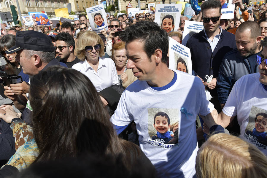 Patricia Ramírez y Ángel Cruz, los padres de Gabriel, el menor desaparecido hace once días en Níjar, han encabezado la concentración que ha tenido lugar este viernes en Almería para reclamar el regreso a casa de su hijo. 