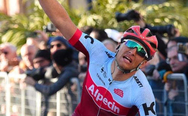 Marcel Kittel entra victorioso en meta. 