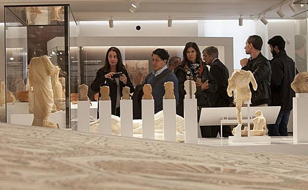 La apertura del Museo de Málaga espoleó la reivindicación para lograr la cesión de la Lex Flavia Malacitana para exponerla en la Aduana. 