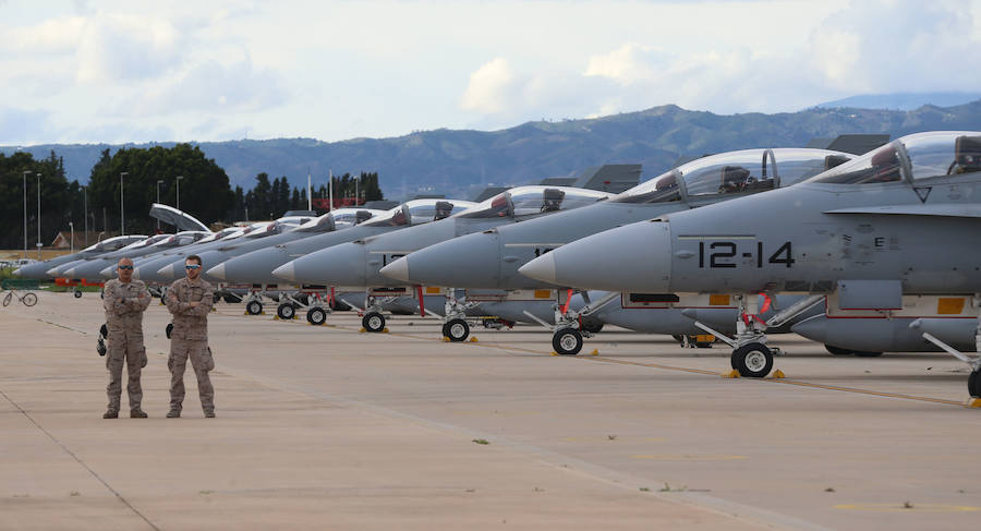 Cazas de combate F-18, ayer en la Base Aérea de Málaga.