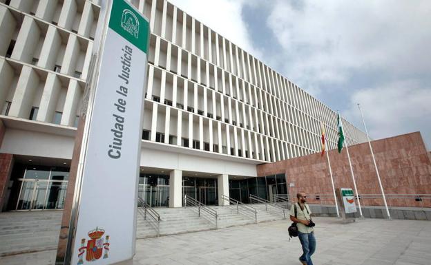 Cláusulas suelo | Un juez de Málaga anula una cláusula suelo pese a que la hipoteca fue contratada por una empresa