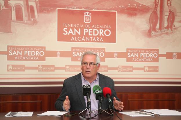 El teniente de alcalde, Rafael Piña, ayer al anunciar la fecha de la consulta.