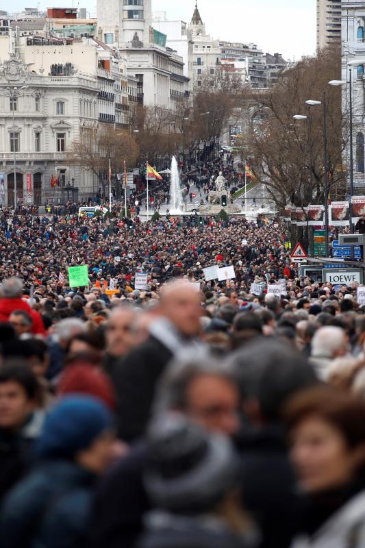 Madrid, Barcelona, Bilbao, San Sebastián, Vigo... protestan en las calles por el insuficiente alza del 0,25% y piden que estas ayudas se revaloricen en función del IPC