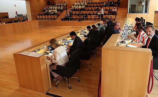 Imagen de archivo de un pleno en Diputación. 