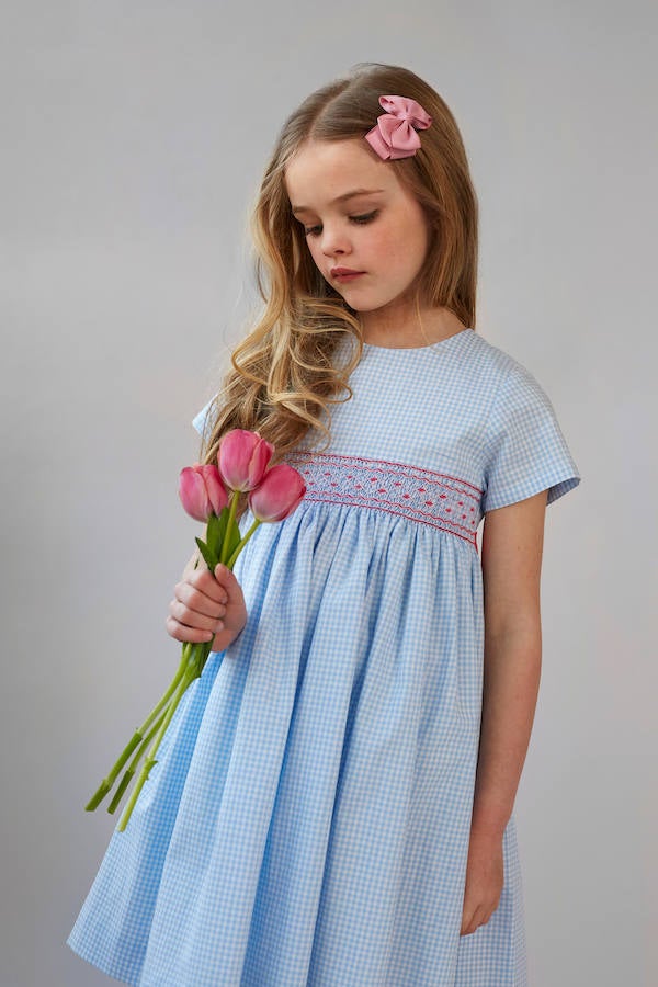 Vestido vichy con nido de abeja de su nueva colección de primavera.