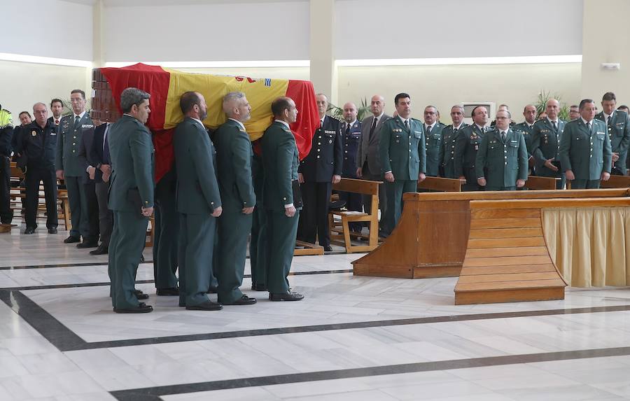 Numerosos familiares y compañeros del cabo primero malagueño han acudido a los actos funerarios que han tenido lugar en Parcemasa