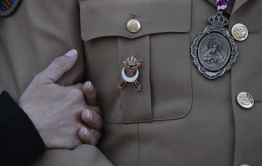 Miles de personas se reúnen en la plaza de San Pablo en la Trinidad y acompañan al Cautivo y a la Virgen de la Trinidad en el traslado a la casa hermandad