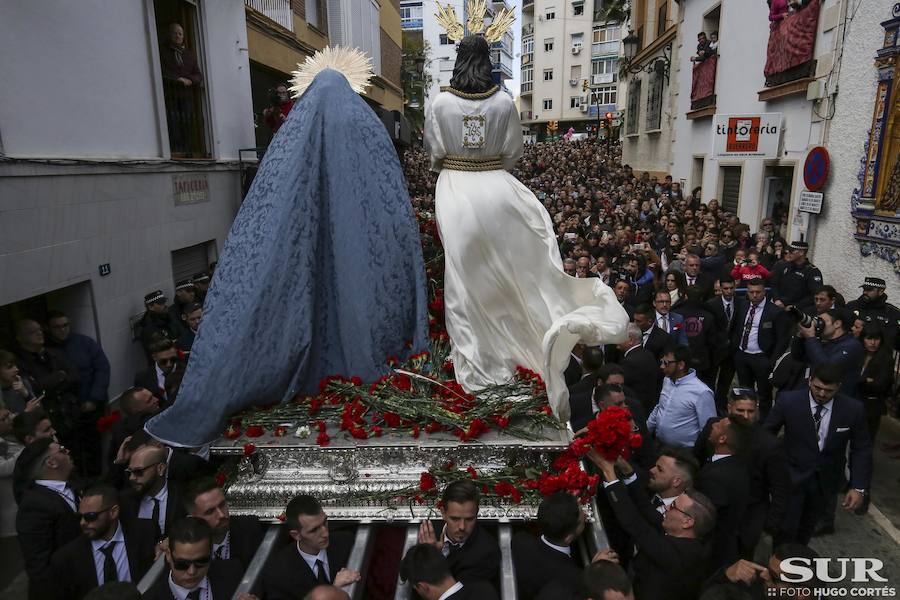 Miles de personas se reúnen en la plaza de San Pablo en la Trinidad y acompañan al Cautivo y a la Virgen de la Trinidad en el traslado a la casa hermandad