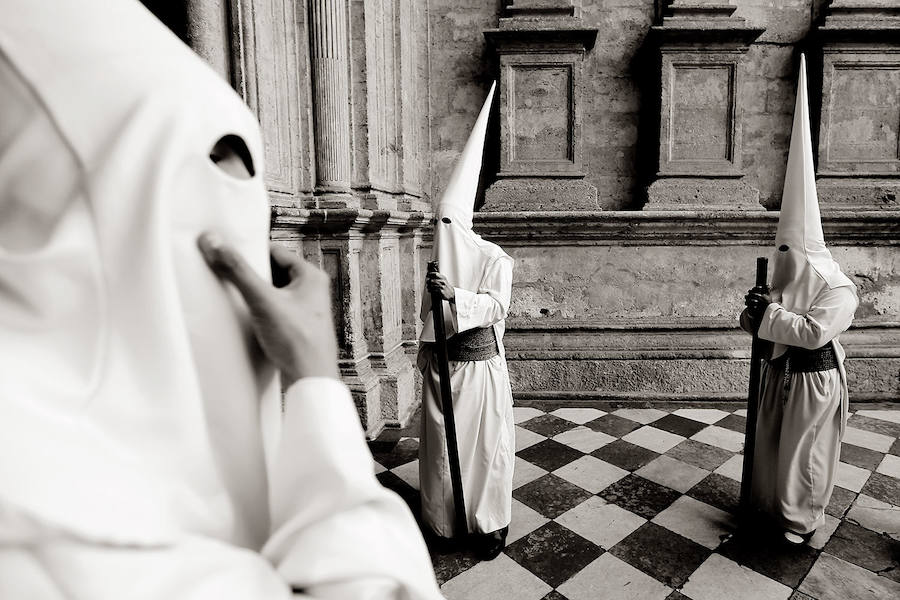 El fotógrafo Txema Rodríguez ofrece una visión íntima de la Semana Santa de Málaga