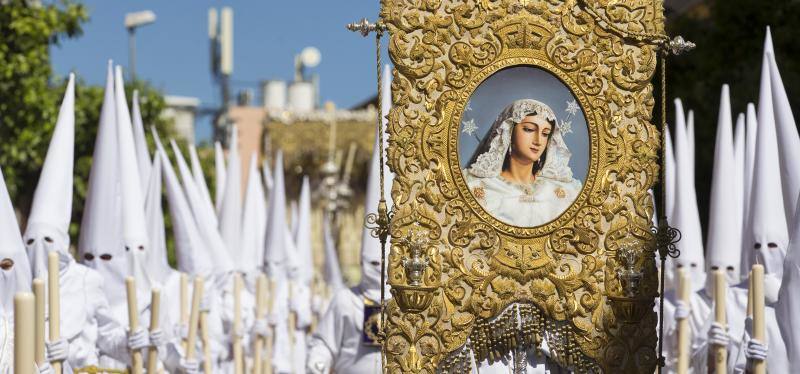 Imágenes de los cortejos de Rocío, Penas, Nueva Esperanza, Estrella, Rescate y Sentencia