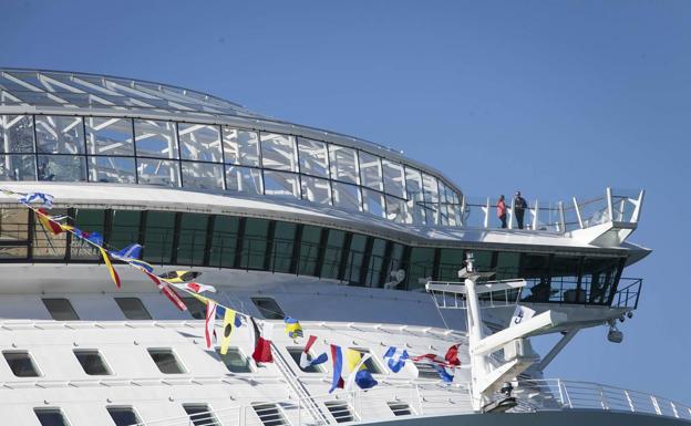 Imagen principal - El crucero más grande del mundo, &#039;El Symphony of the Seas&#039; ya está en Málaga