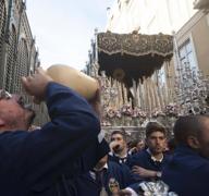 Fotos de los desfiles de Santa Cruz, Cena, Viñeros, Mena, Misericordia, Zamarrilla, Esperanza y Vera Cruz