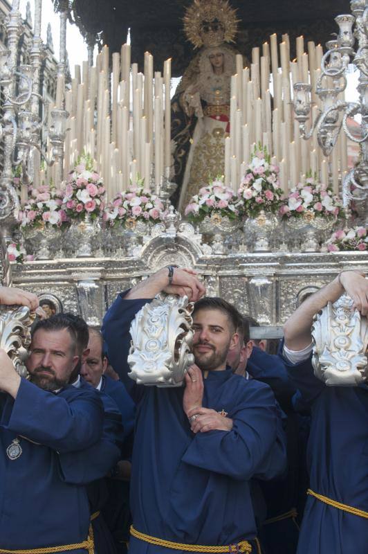 Así ha sido el desfile procesional de la Cofradía de la Sagrada Cena durante la Semana Santa 2018.