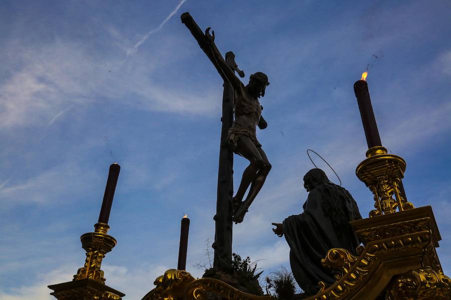 La procesión de la Cofradía de Mena de este Jueves Santo por las calles de Málaga