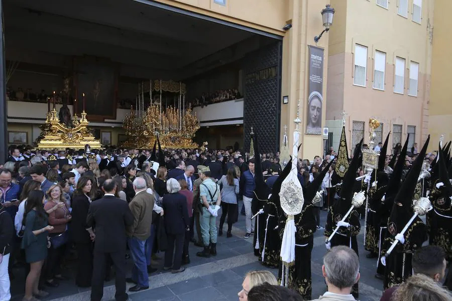La procesión de la Cofradía de Mena de este Jueves Santo por las calles de Málaga