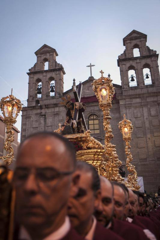 Fotos de los desfiles de Santa Cruz, Cena, Viñeros, Mena, Misericordia, Zamarrilla, Esperanza y Vera Cruz