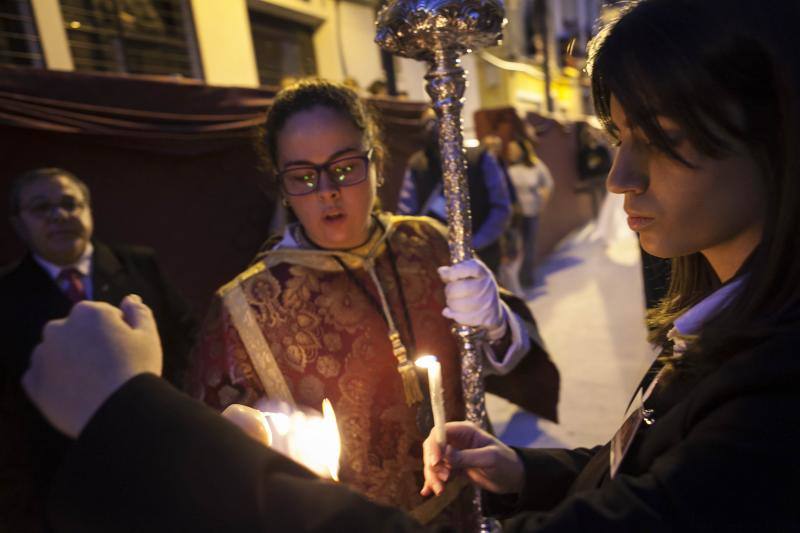 Fotos de los desfiles de Santa Cruz, Cena, Viñeros, Mena, Misericordia, Zamarrilla, Esperanza y Vera Cruz