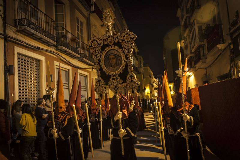 Fotos de los desfiles de Santa Cruz, Cena, Viñeros, Mena, Misericordia, Zamarrilla, Esperanza y Vera Cruz