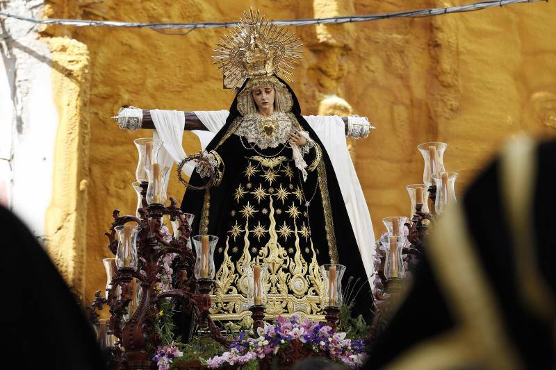 Fotos de los desfiles de Santa Cruz, Cena, Viñeros, Mena, Misericordia, Zamarrilla, Esperanza y Vera Cruz