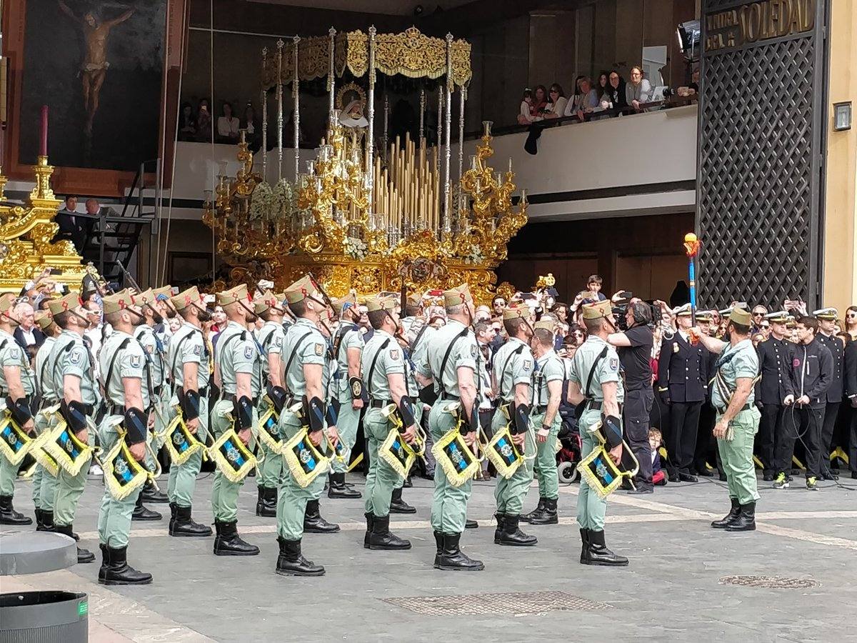 Imágenes del desembarco de la Legión en el Puerto de Málaga y traslado del Cristo de Mena. 