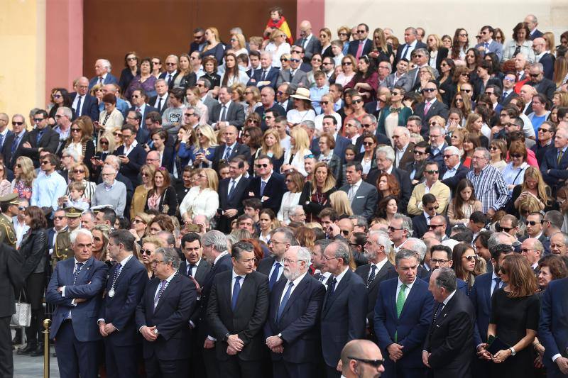 Imágenes del desembarco de la Legión en el Puerto de Málaga y traslado del Cristo de Mena. 