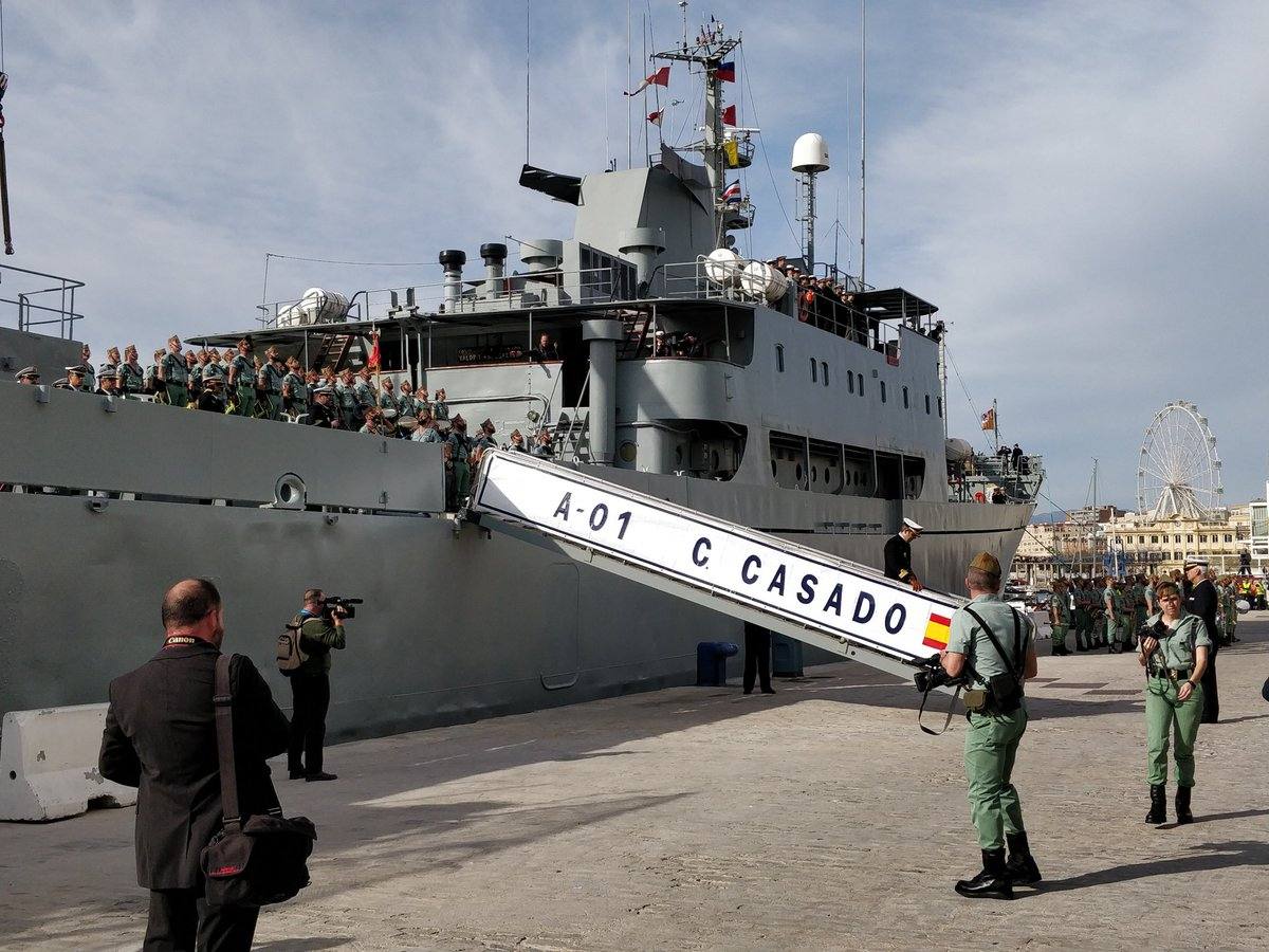 Imágenes del desembarco de la Legión en el Puerto de Málaga y traslado del Cristo de Mena. 