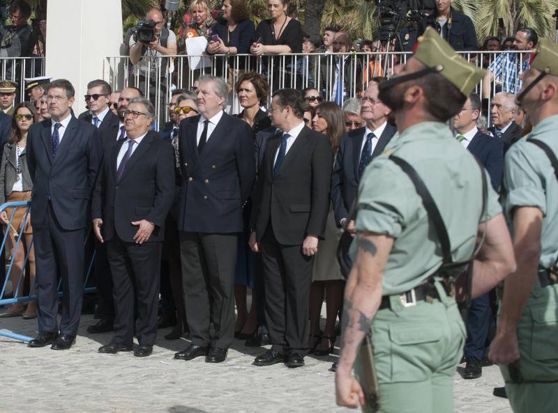 Imágenes del desembarco de la Legión en el Puerto de Málaga y traslado del Cristo de Mena. 