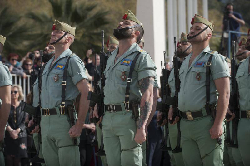 Imágenes del desembarco de la Legión en el Puerto de Málaga y traslado del Cristo de Mena. 