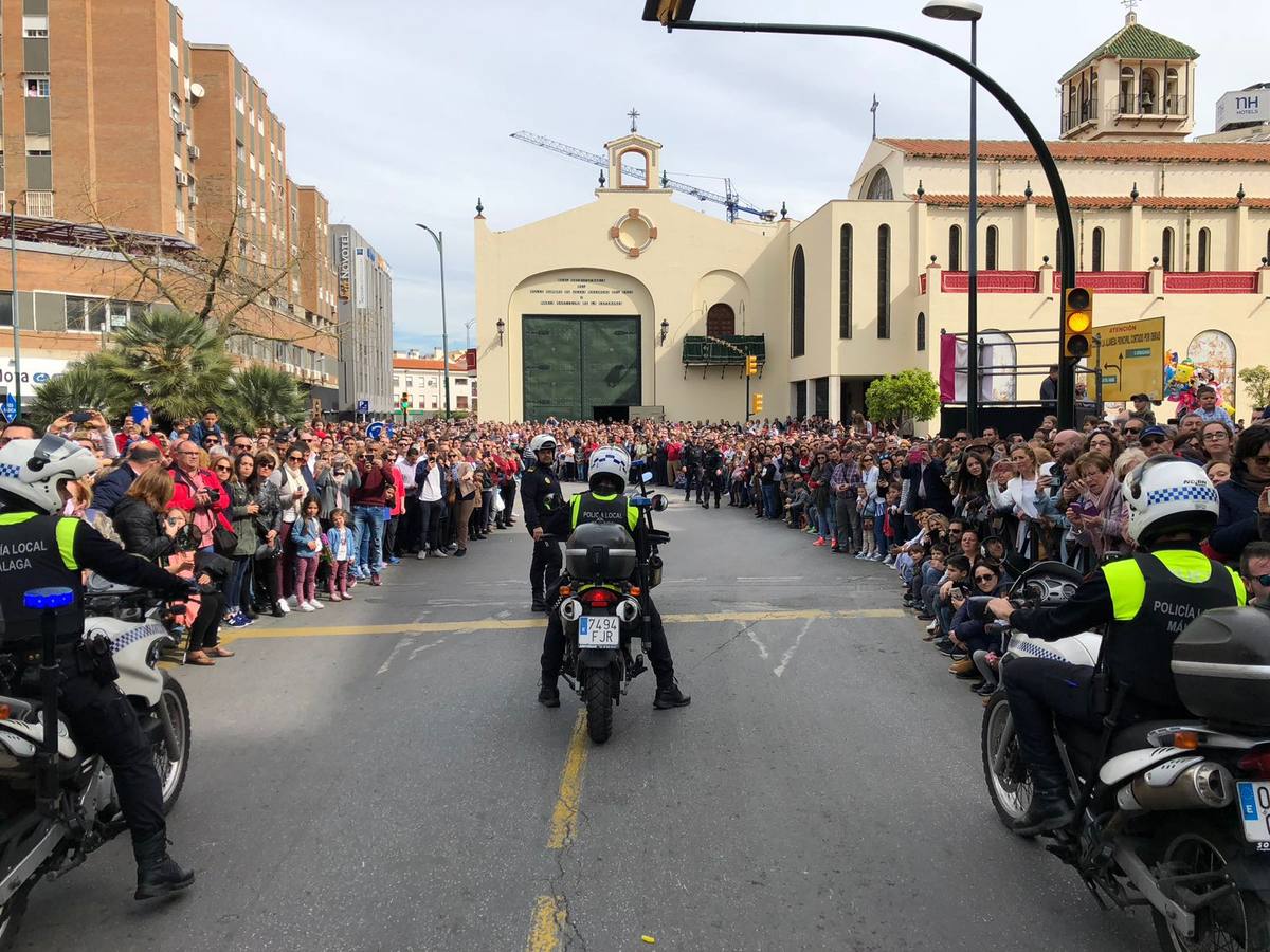 Imágenes del desembarco de la Legión en el Puerto de Málaga y traslado del Cristo de Mena. 